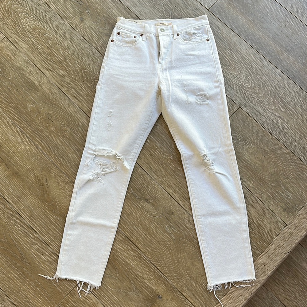 White Levi’s Wedgie Fit Jeans